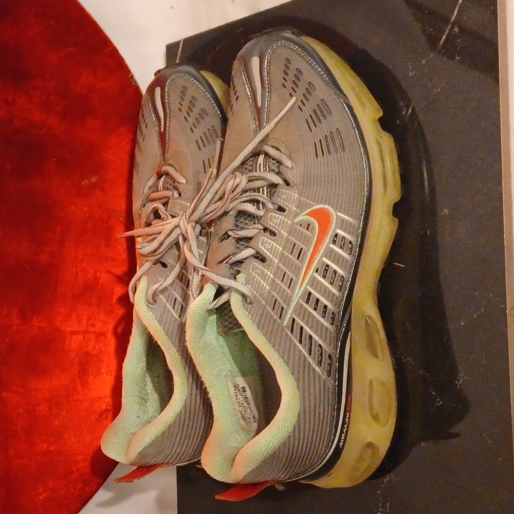 WS14- Buy 2prs🥿/$15.00 - Women's Nike Gray Airmax 360 - sz 9.5
